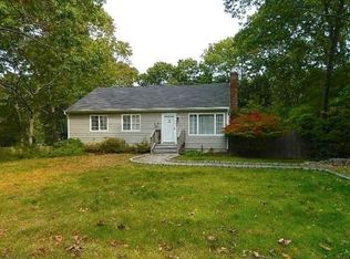 6 Westerly Rd, Hampton Bays, NY 11946