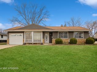 48 Woodcrest Ln, Elk Grove Village, IL 60007