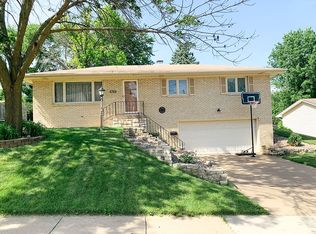 2634 W 37th St, Davenport, IA 52806