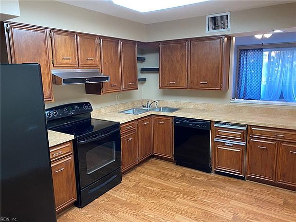 3rd image of 215 Brooke Ave APT 309