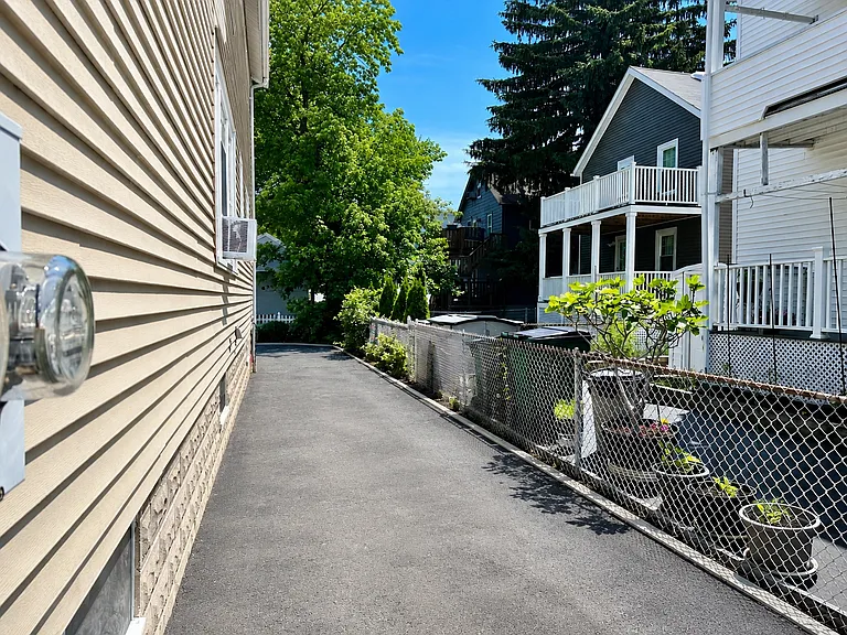 68 Willis Ave #1 — Photo 18