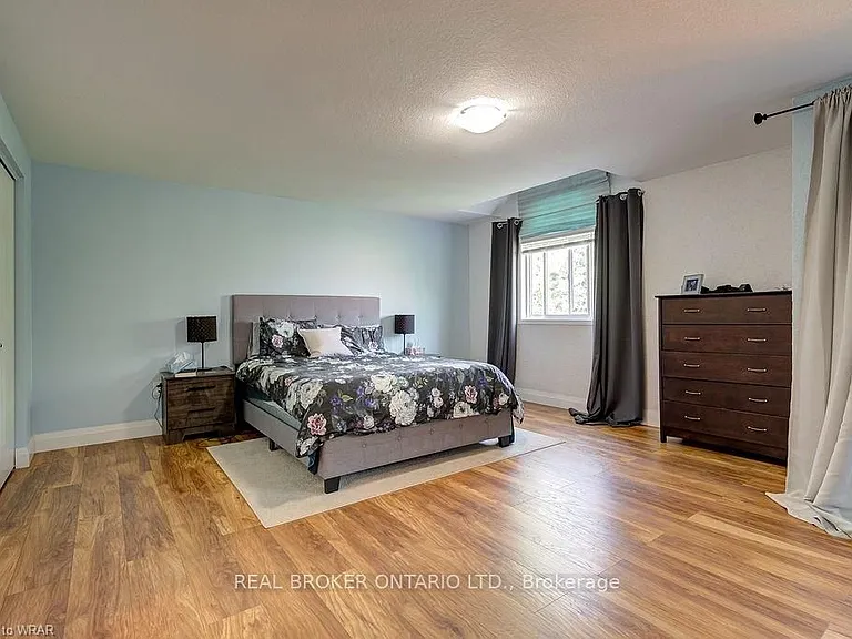 555 Mariner Dr — Photo 20