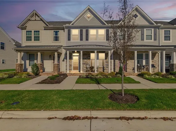 1420 Waltham Ln, Newport News, VA 23608