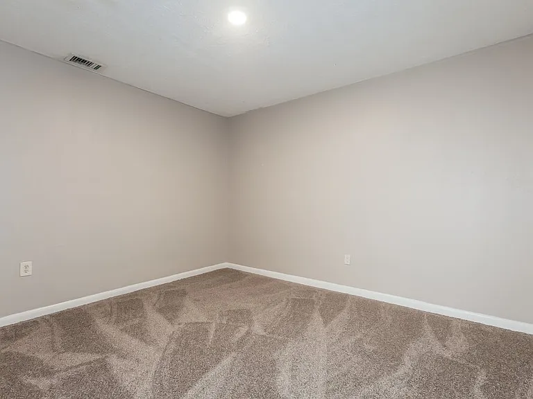 2027 Helm Ln — Photo 11