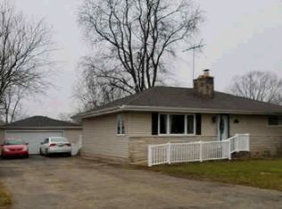 970 Becker Rd, Aurora, IL 60505