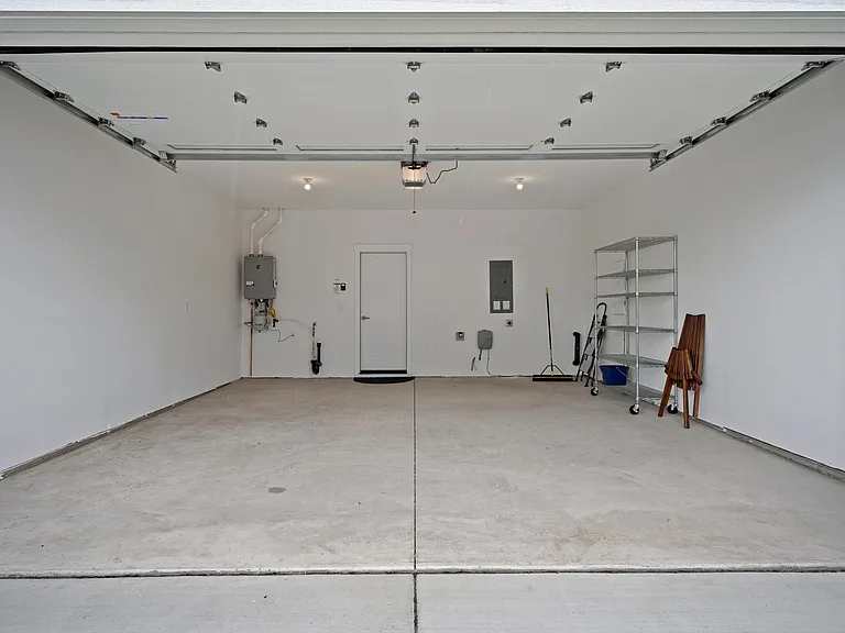 3718 NE Petrosa Ave — Photo 25