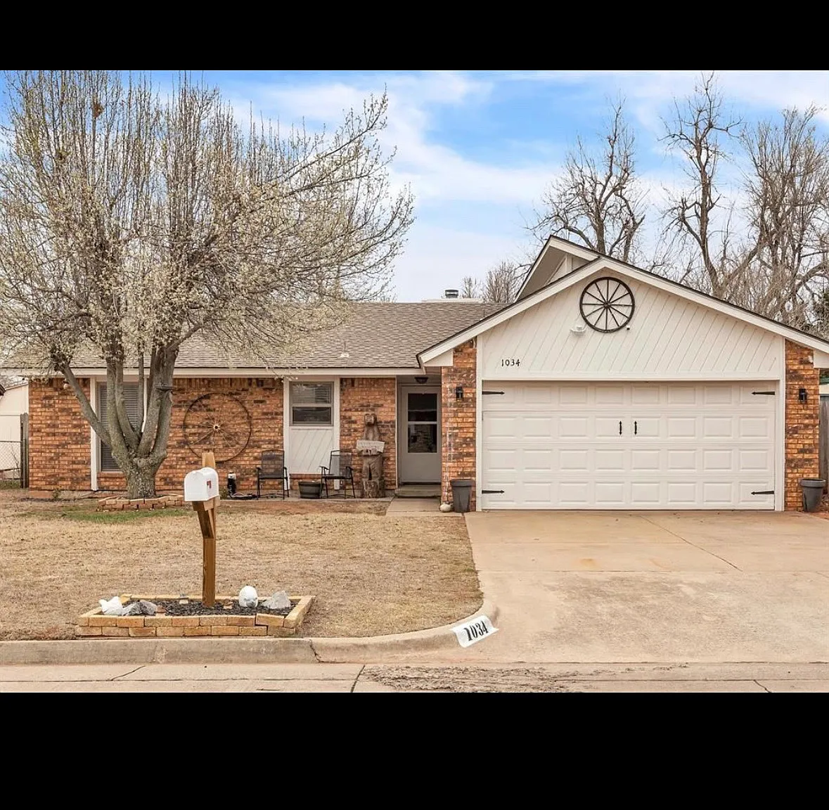 4 bed, 1319 sqft, $1,700 — Photo 1