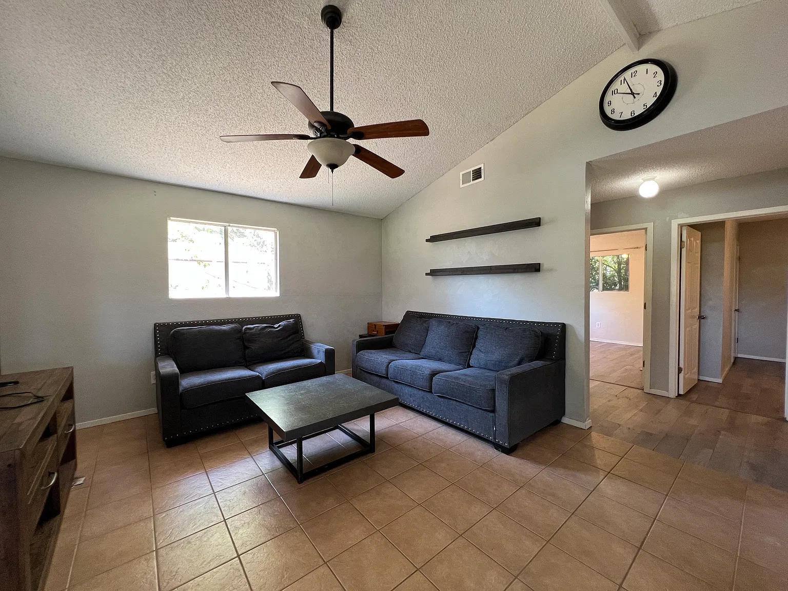 2 bed, 816 sqft, $1,300 — Photo 2