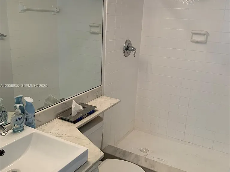 600 NE 36th St #1017 — Photo 10
