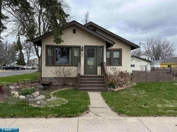 1229 12th St S, Virginia, MN 55792