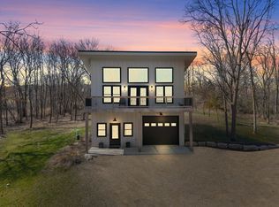 13925 2nd Rd, Darlington, WI 53530