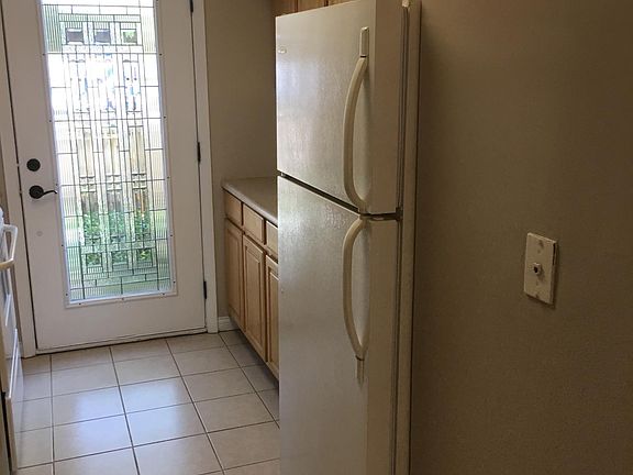 4th image of 7442 Country Brook Dr