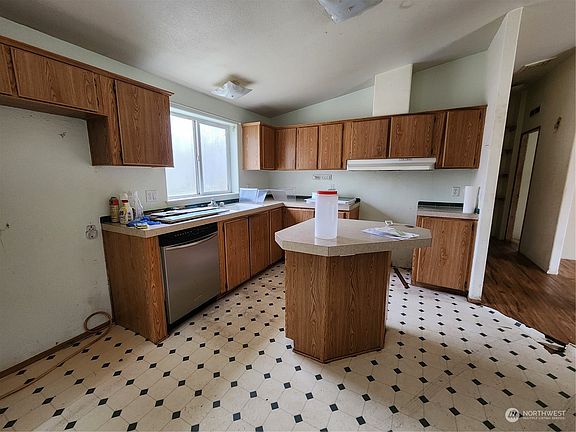 5th image of 1527 Washington Street
