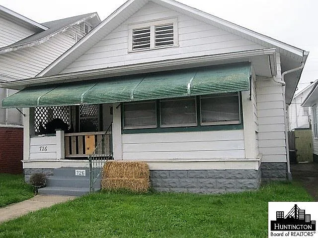 726 Gill St photo 1