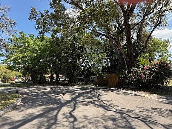 2nd image of 3340 SW 15th Avenue