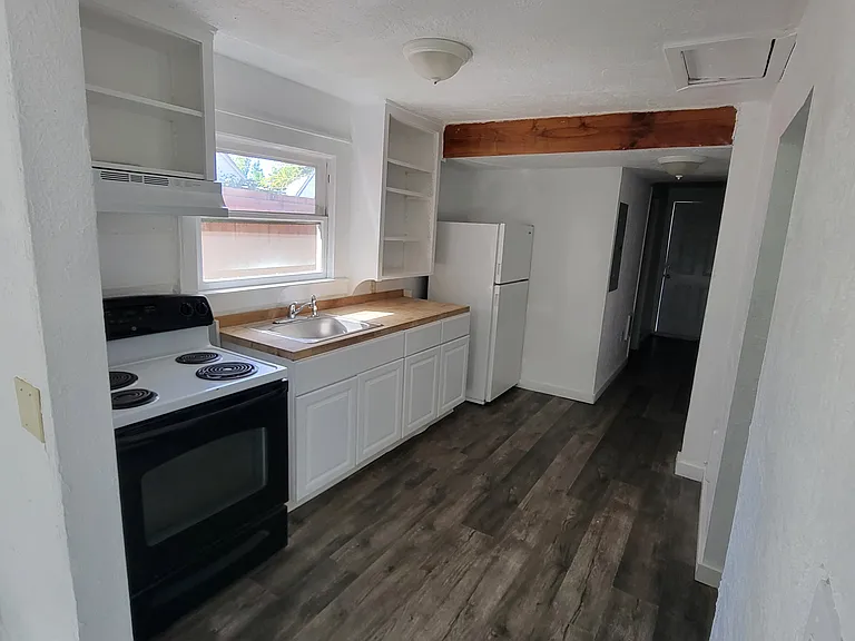 1435 Winter St NE — Photo 5