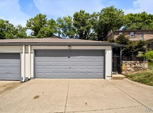 775 Knickerbacker Dr, Ballwin, MO 63021