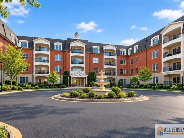 315 Regency Pl, Woodbridge, NJ 07095
