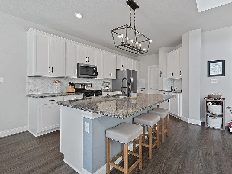 209 Birkshire Dr — Photo 7
