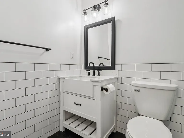 165 Wyndham Pl — Photo 27