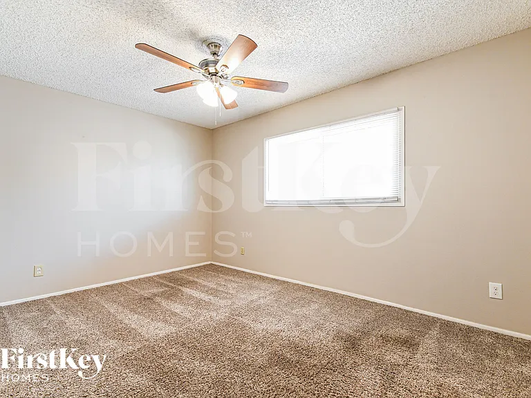 614 E Greenway Dr — Photo 15