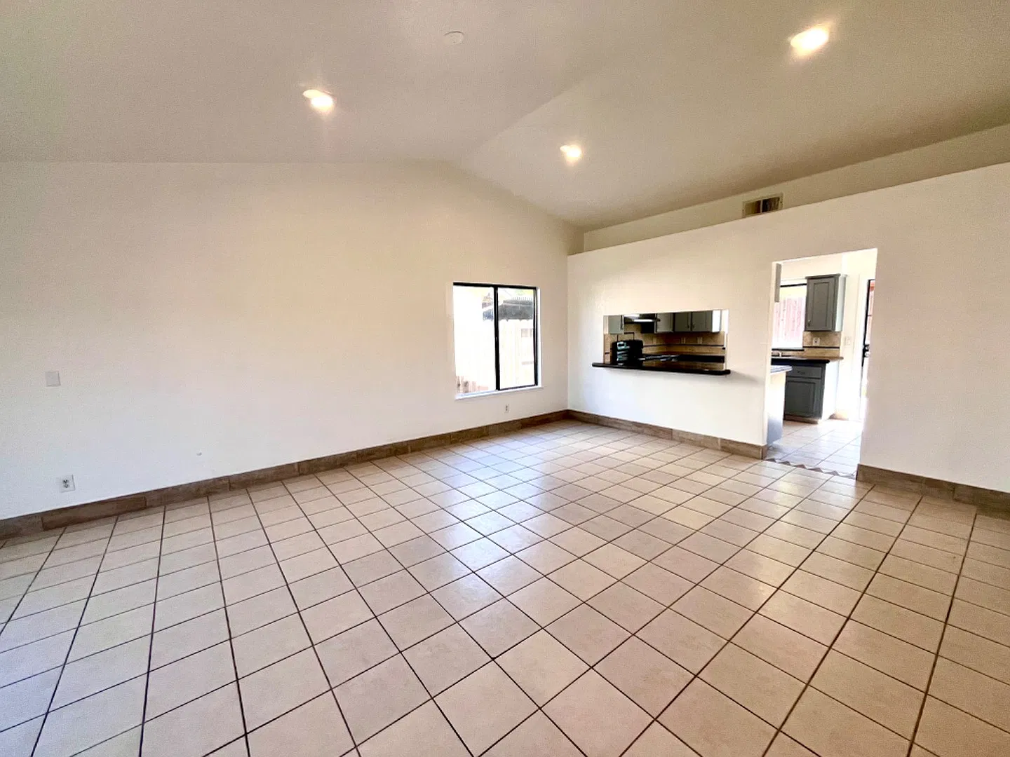 3228 N Hanover Ave — Photo 2