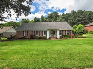 6758 Briarmeadows Dr, Memphis, TN 38120