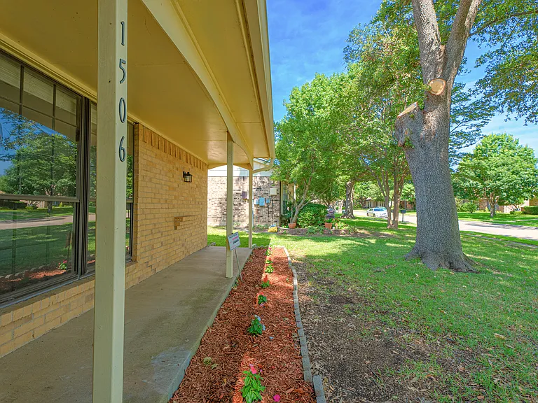1506 Trowbridge St — Photo 3