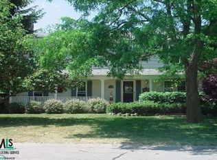 1533 W Horseshoe Bend Dr, Rochester, MI