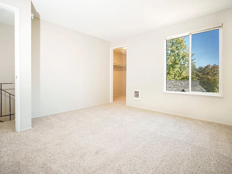 530-Elmwood Village — Photo 35