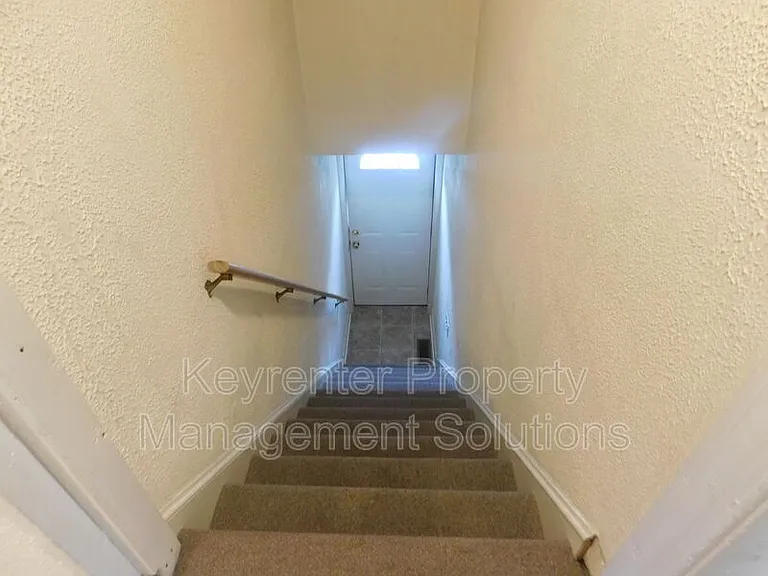 811 E Beverly St #B — Photo 24