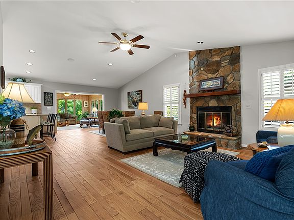 4th image of 42 Foremast Dr