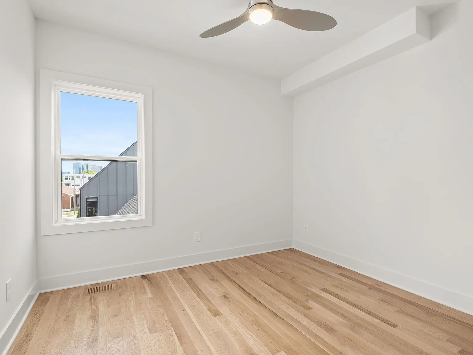 1300 Edgehill Ave — Photo 3