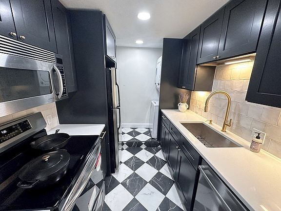 2nd image of 249 W Newton St APT 1