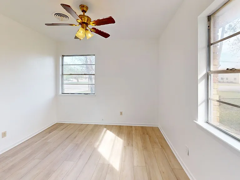 1102 S Ann Blvd — Photo 7