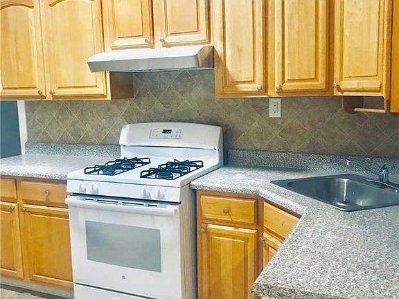 4th image of 3338 106th St