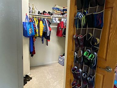 Kids/2nd room walk-in closet