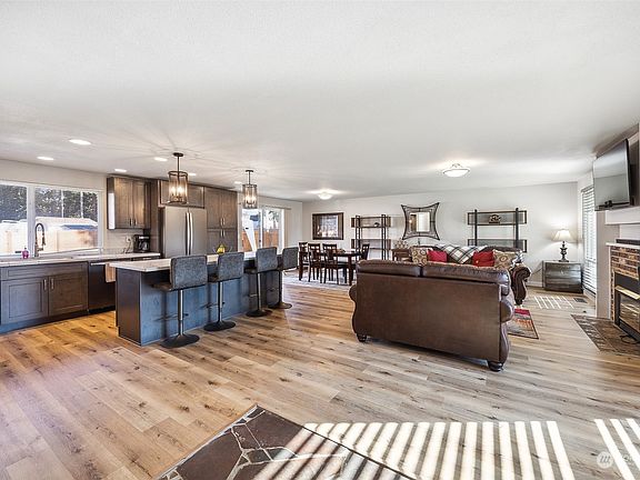 3rd image of 7909 89th Avenue SW
