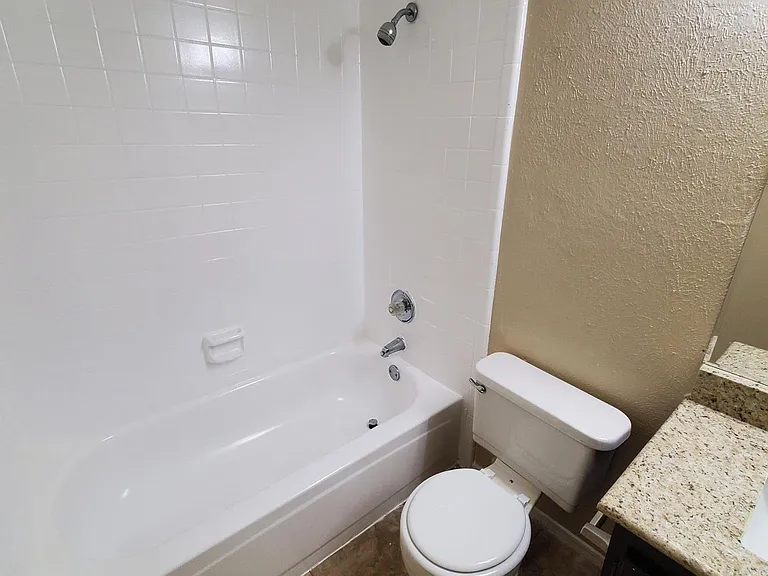 1125 Greenbriar Ln — Photo 14