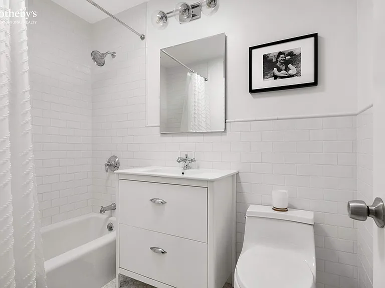 453 W 43rd St #1-B — Photo 6