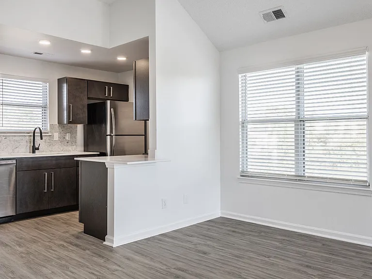 Sundance Apartments — Photo 20