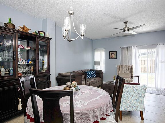 3rd image of 920 Park Terrace Cir