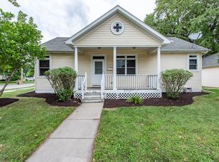 1616 67th St, Kenosha, WI 53143