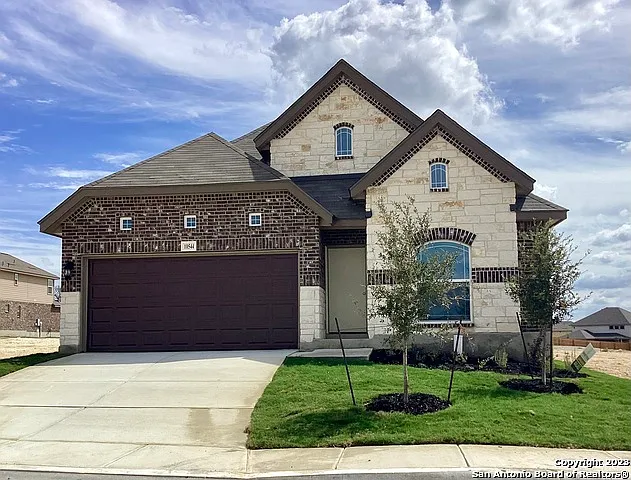 4 bed, 3.0 bath, 2268 sqft, $2,200 — Photo 1