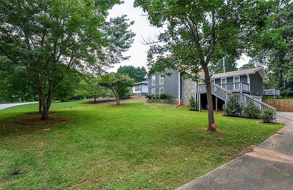 1st image of 3987 Yellow Pine Dr