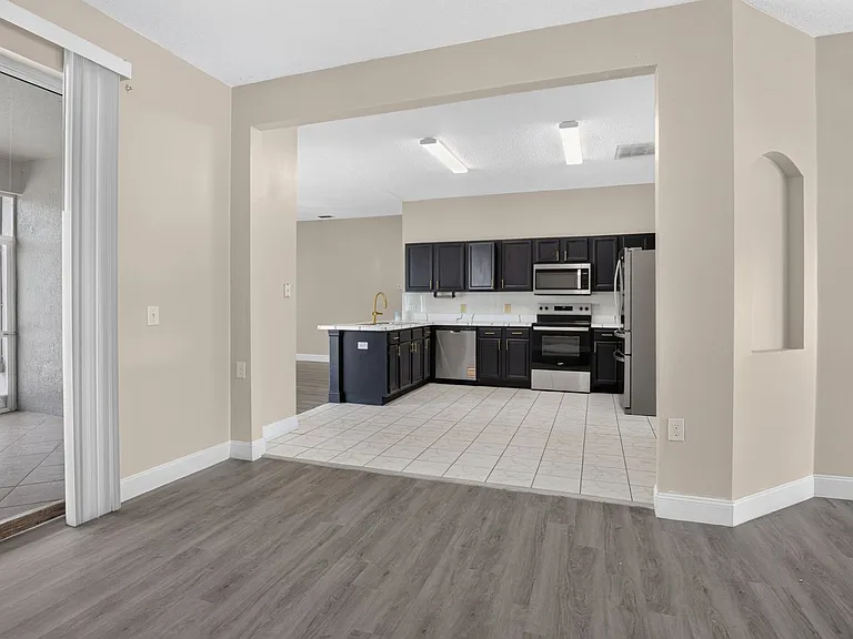 121 Aurelia Ct — Photo 9