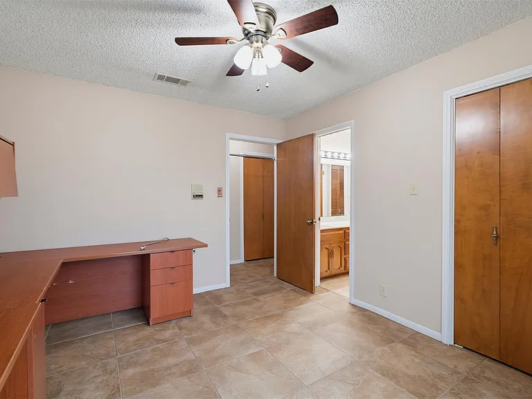 121 Champions Dr — Photo 18