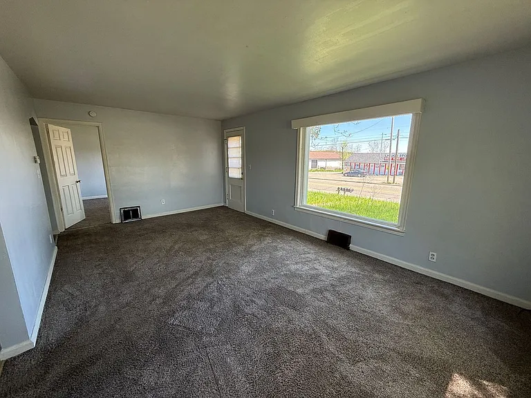 2124 Lansing Ave — Photo 8