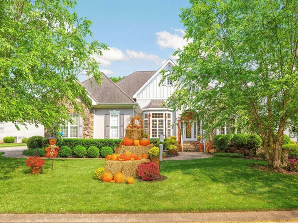 902 Cattails Dr, Ooltewah, TN 37363