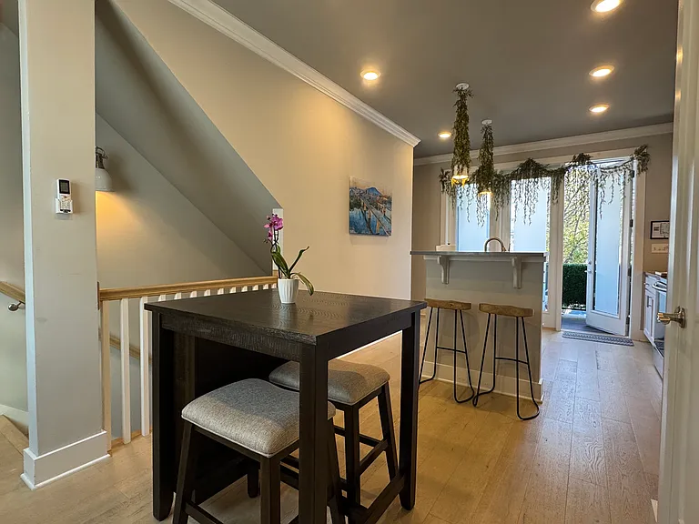 412 Ziegler St — Photo 22